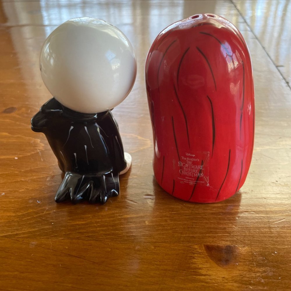 Nightmare Before Christmas Jack & Sally Salt & Pepper Shakers - NWOT - Picture 2 of 2